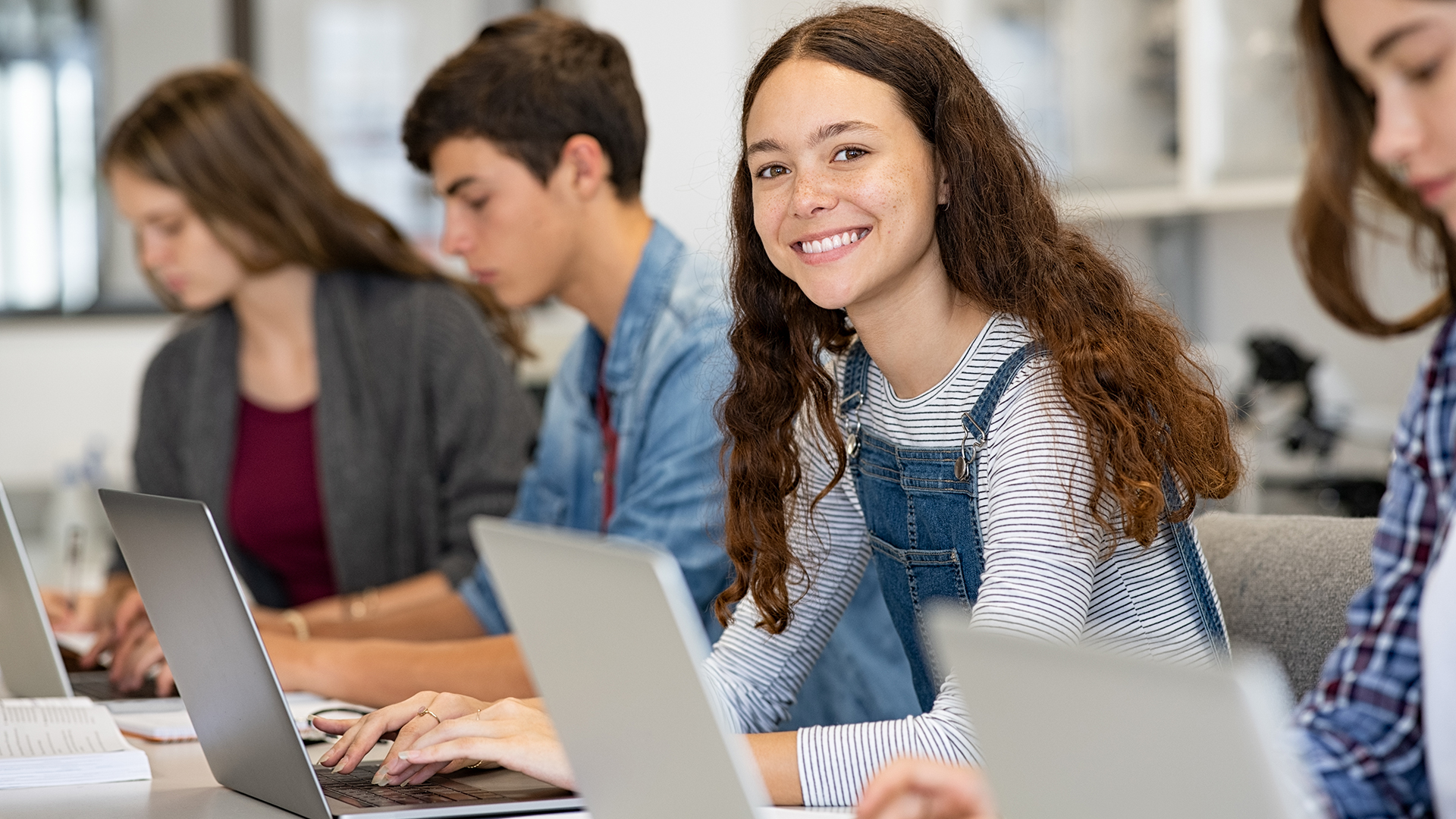 Referenzen 9 referenz neuhof Schulen Bild
